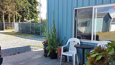 A1 Self Storage outdoor seating area at the office